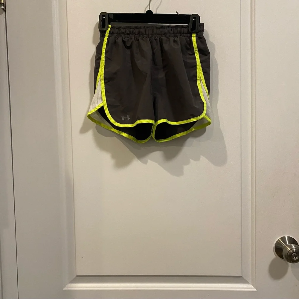 Under Armour Heat Gear Running Shorts - Picture 2 of 3